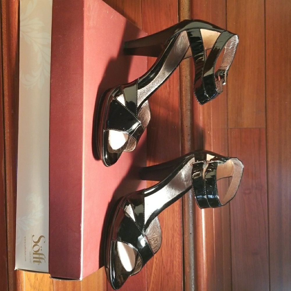 Sofft Black Criss-Cross Heels